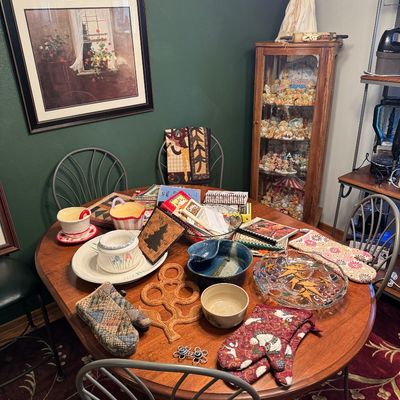 Meubles Canadel Inc Kitchen table and chairs 