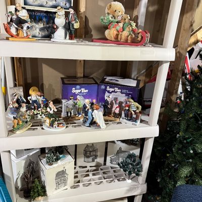 Sale Photo Thumbnail #140: Norman Rockwell Figurines & Dickens Village