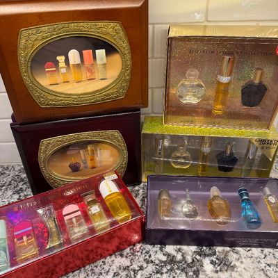 Sale Photo Thumbnail #206: Vintage perfume sets