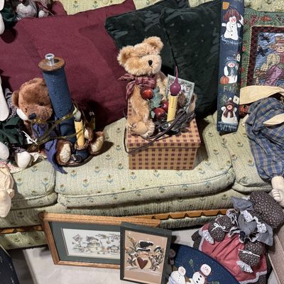 Sale Photo Thumbnail #149: Vintage couch 