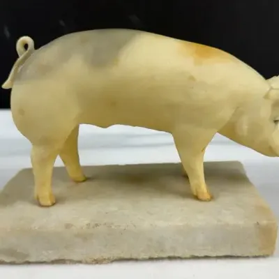 Vintage Breyer Jasper the Market Hog (#355) pig figurine,