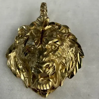 14k Vintage lion head pendant