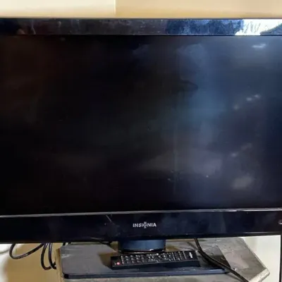 32" Insignia TV
