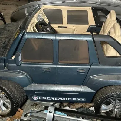 Kid's Escalade Electric Toy Car