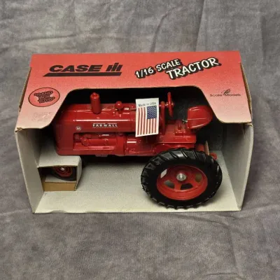 Case ERTL 1:16 scale Tractor NIB