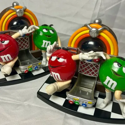 M&M’s Rock’n Roll Café Jukebox Candy Dispenser (2)