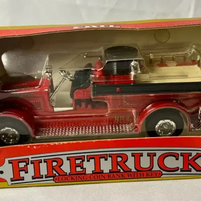 NEW ERTL 1926 Seagrave Firetruck Locking Coin Bank With Key 1:30 Scale 