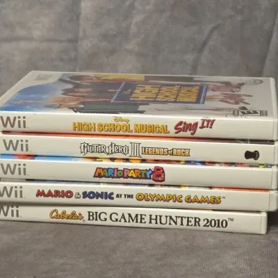 3 Wii Games And 2 Empty Cases