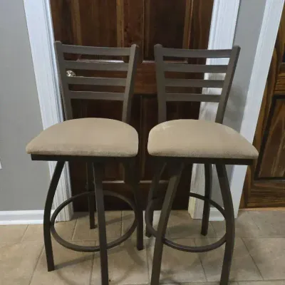 Set Of 2 Swivel Metal Bar Stools 1 Of 2