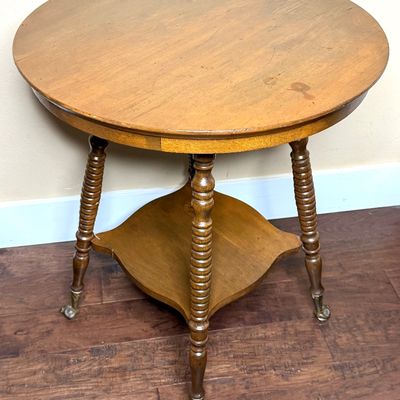 Vintage Claw Foot Bobbin Leg Parlor Table 