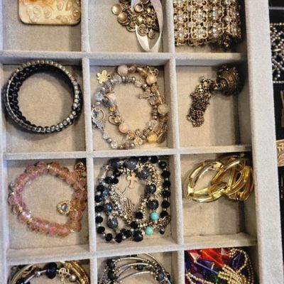 Sale Photo Thumbnail #262