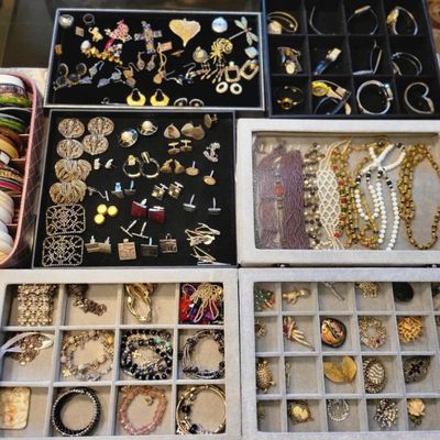 Sale Photo Thumbnail #261