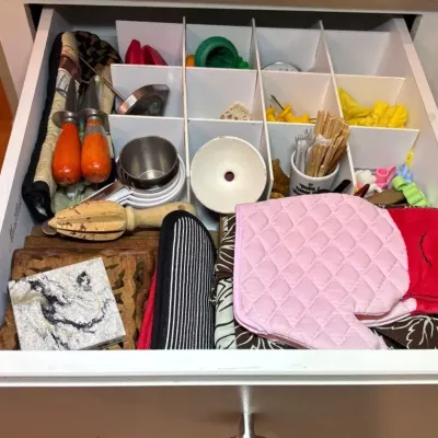 Assorted Kitchen Drawer Lot 