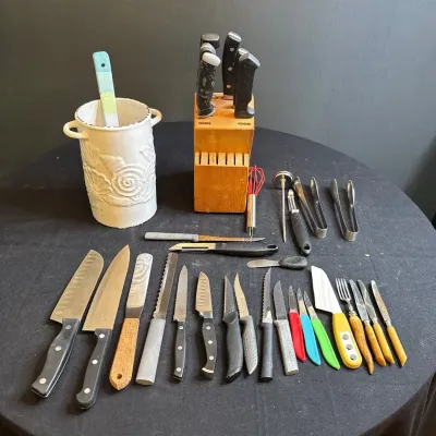 Assorted Kitchen Knives 