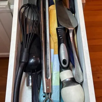 Assorted Kitchen Utensils 