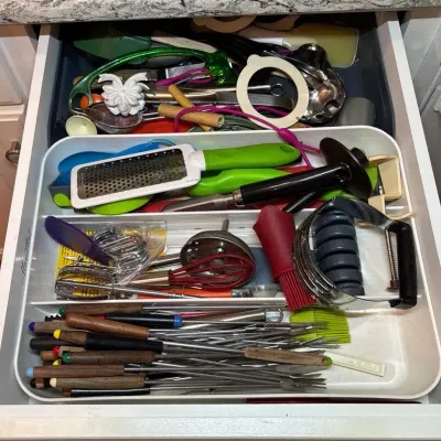 Assorted Kitchen Utensil Lot 