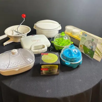 Assorted Kitchen Gadgets And Appliances 