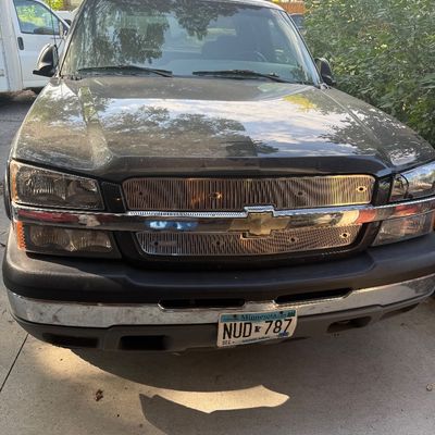 Sale Photo Thumbnail #5: 2005 Chevy Silverado
Runs and drives, battery is not functioning, we had to use a jumper pack to get it to run. Once it started ran and drove fine. Has not been on the road In several years, last licensed in 2023.

VIN number 1GCEK19B25E156366