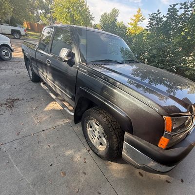 Sale Photo Thumbnail #2: 2005 Chevy Silverado
Runs and drives, battery is not functioning, we had to use a jumper pack to get it to run. Once it started ran and drove fine. Has not been on the road In several years, last licensed in 2023.

VIN number 1GCEK19B25E156366