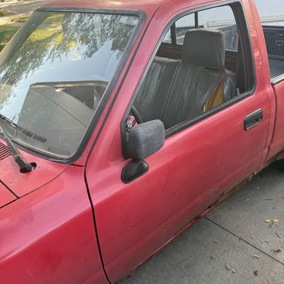 Sale Photo Thumbnail #28: 1991 Toyota pick up, we have four different sets of Toyota keys. None of them are Turning in the ignition. The neighbor stated that the vehicle was his daily runner, but we are unable to start it. Clean title, VIN number
 JT4RN8187M5108476.