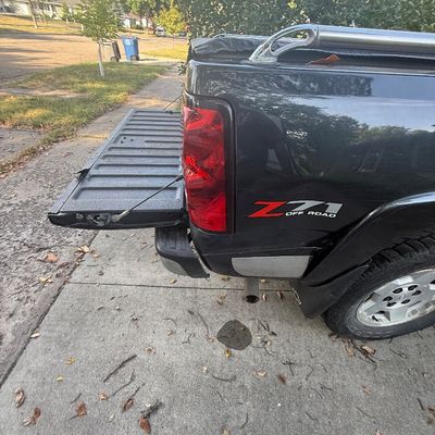 Sale Photo Thumbnail #14: 2005 Chevy Silverado
Runs and drives, battery is not functioning, we had to use a jumper pack to get it to run. Once it started ran and drove fine. Has not been on the road In several years, last licensed in 2023.

VIN number 1GCEK19B25E156366