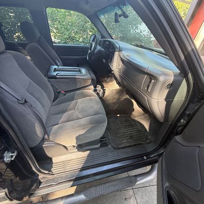 Sale Photo Thumbnail #6: 2005 Chevy Silverado
Runs and drives, battery is not functioning, we had to use a jumper pack to get it to run. Once it started ran and drove fine. Has not been on the road In several years, last licensed in 2023.

VIN number 1GCEK19B25E156366