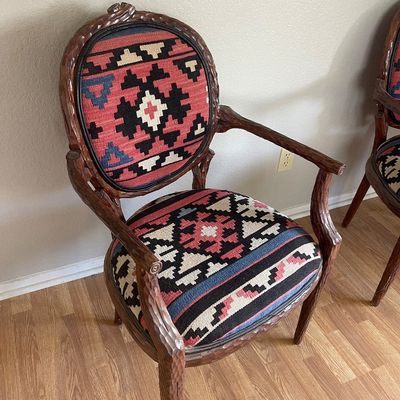 Sitting chairs 