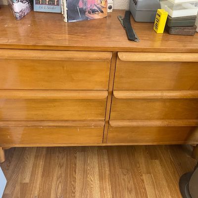 Dresser 