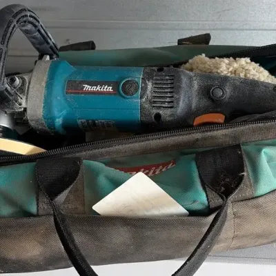 Makita Electronic Sander - Polisher With Tool Bag And Additional Pads