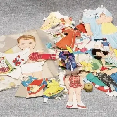 Paper Dolls