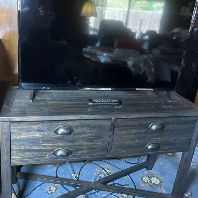 LG 43” Smart Tv & Rustic Wooden Stand