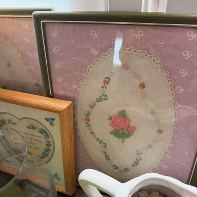 Decorative Home Décor & Accent Lot – Baskets, Lamps, Pottery, Glassware & Vintage Décor