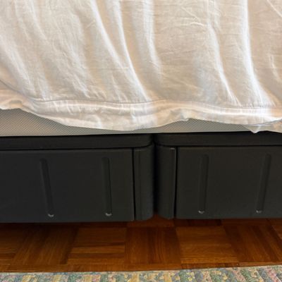 King Bed Frame w BEDGEAR S7 Performance Plush Mattress