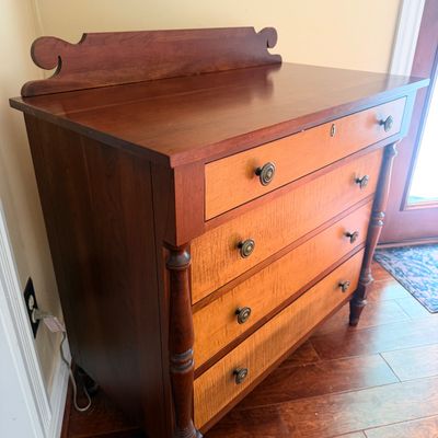 Ethan Allen American Classics 4-Drawer Chest with Serpentine Front & Turned Legs