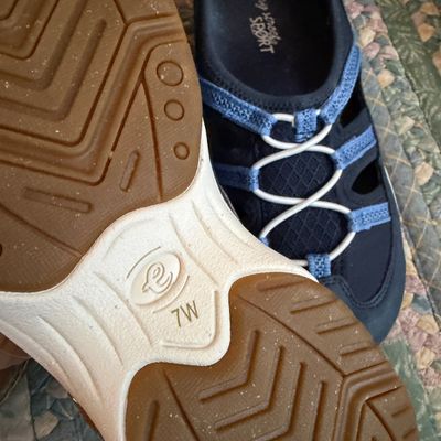 Lot of 16 Pairs of Women's Shoes - Lands End, Easy Spirit, Clarks