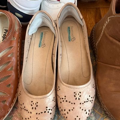 Lot of 16 Pairs of Women's Shoes - Lands End, Easy Spirit, Clarks
