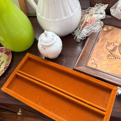 Decorative Home Décor & Accent Lot – Baskets, Lamps, Pottery, Glassware & Vintage Décor