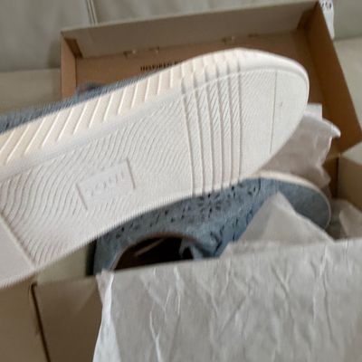 New in Box Naturalizer Sneakers Sz. 7