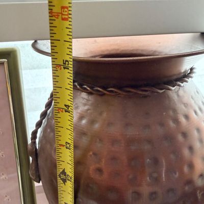 Decorative Home Décor & Accent Lot – Baskets, Lamps, Pottery, Glassware & Vintage Décor