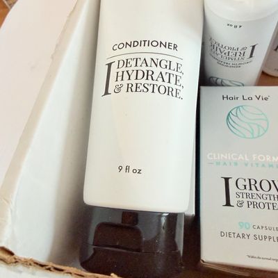Hair La Vie Hair Care & Supplement Lot – Vitamins, Shampoo & Conditioner