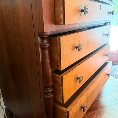 Ethan Allen American Classics 4-Drawer Chest with Serpentine Front & Turned Legs