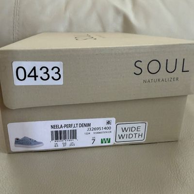 New in Box Naturalizer Sneakers Sz. 7
