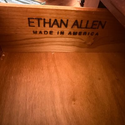Ethan Allen American Classics 4-Drawer Chest with Serpentine Front & Turned Legs