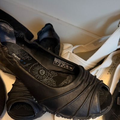 Lot of 16 Pairs of Women's Shoes - Lands End, Easy Spirit, Clarks