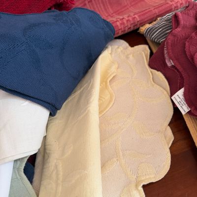Lot Miscellaneous Dinnerware Linens