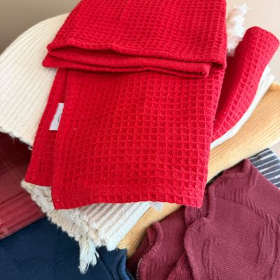 Lot Miscellaneous Dinnerware Linens