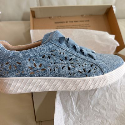 New in Box Naturalizer Sneakers Sz. 7