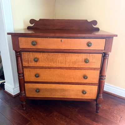 Ethan Allen American Classics 4-Drawer Chest with Serpentine Front & Turned Legs