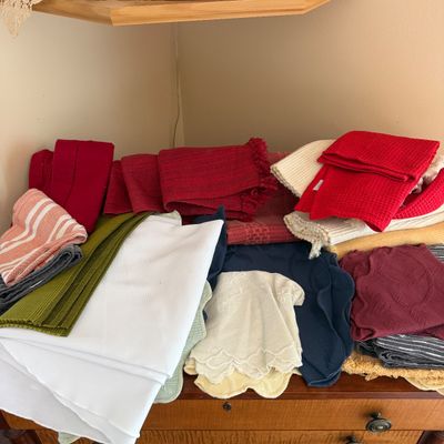 Lot Miscellaneous Dinnerware Linens