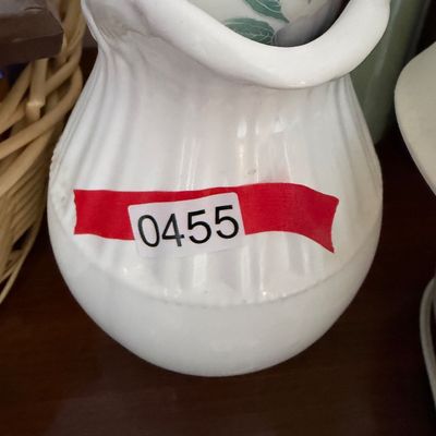 Decorative Home Décor & Accent Lot – Baskets, Lamps, Pottery, Glassware & Vintage Décor